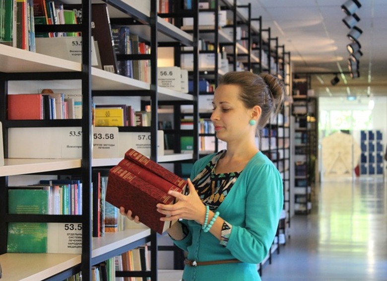 Leadership and Management Practices in the 21st Century Academic Libraries